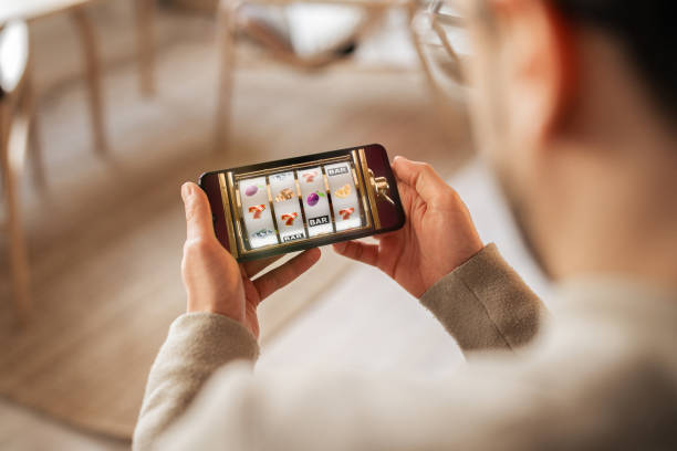 Ilustrasi Tumbling vs Cascading Slot ANTUSLOT: Apakah Keduanya Sama